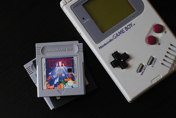 Quels sont les éléments qui ont contribué à la longévité de la Game Boy Advance dans le monde des consoles portables ?