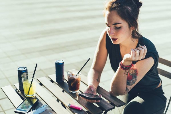 Comment la TurboGrafx-16 (PC Engine) a-t-elle marqué le marché des consoles avec son architecture 16 bits unique ?